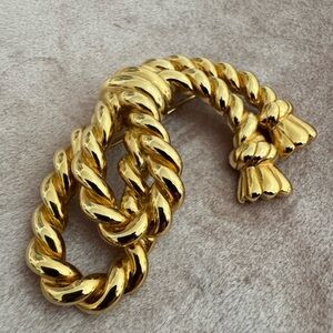 Guy Laroche Gold Twisted Rope Brooch